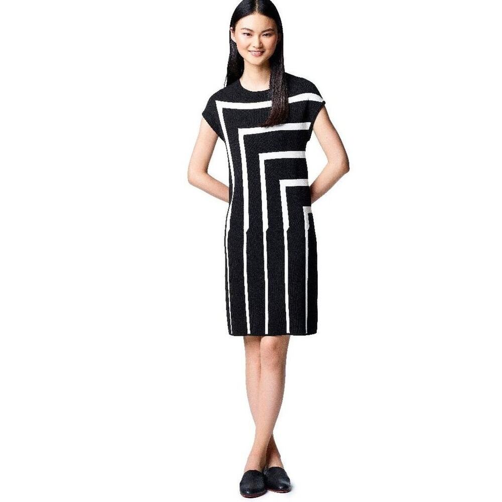 NWT United Colors Of Benetton Womens Black & WhiteCap Sleeve Sheath Dress Size S
